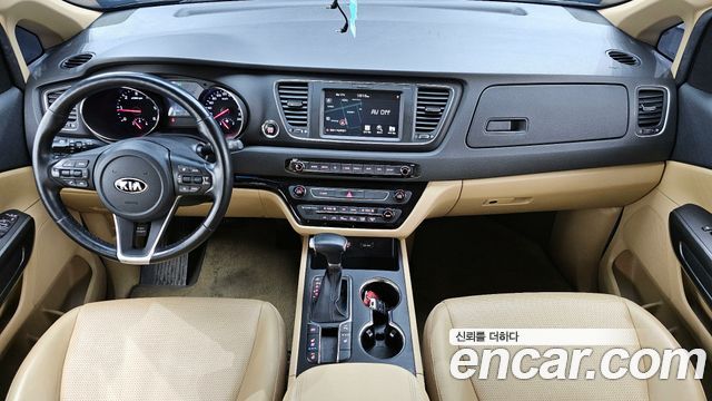 Kia Carnival — interior