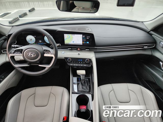 Hyundai Avante — interior