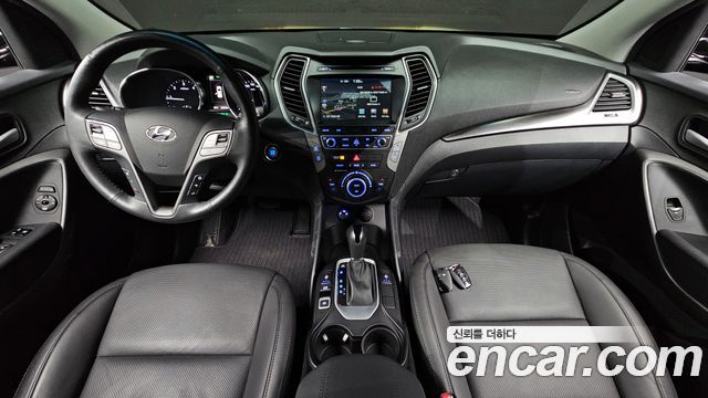 Hyundai Santa Fe — interior