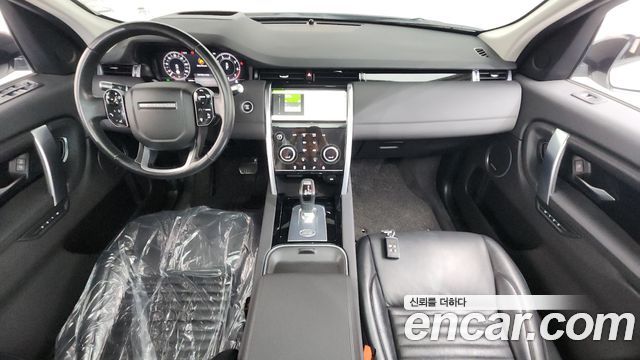 Land Rover Discovery Sport — interior
