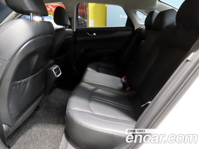 Kia K5 — interior