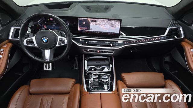 BMW X7 — interior