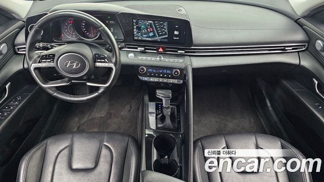 Hyundai Avante — interior