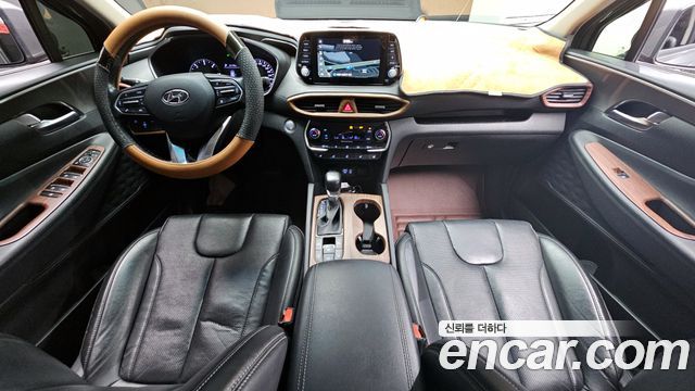 Hyundai Santa Fe — interior