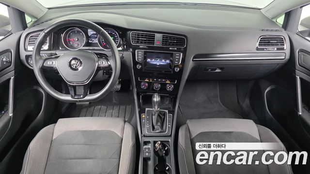 Volkswagen Golf — interior
