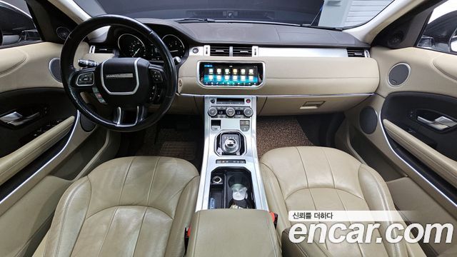Land Rover Range Rover Evoque — interior