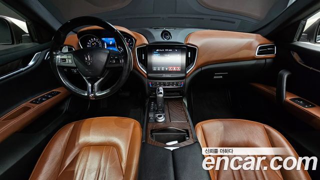 Maserati Ghibli — interior