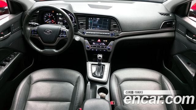 Hyundai Avante — interior