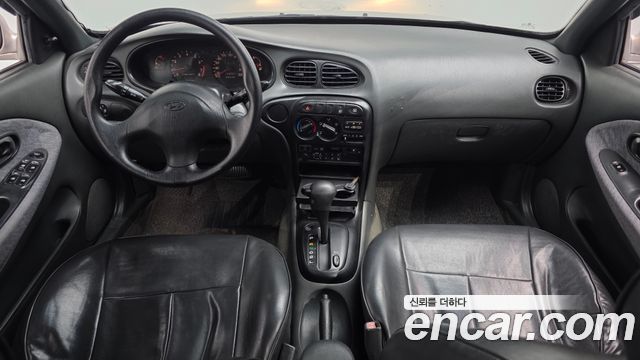 Hyundai Avante — interior