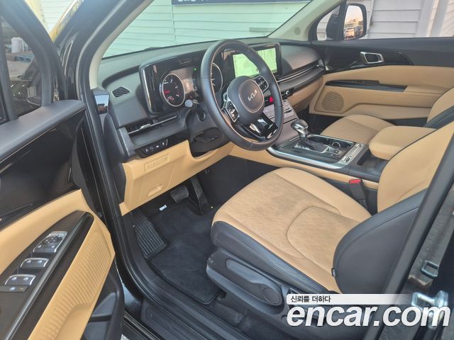 Kia Carnival — interior