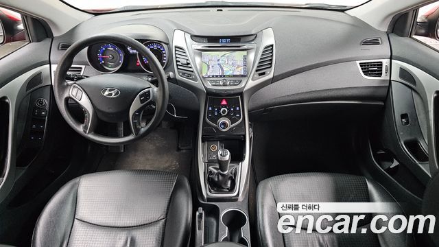 Hyundai Avante — interior