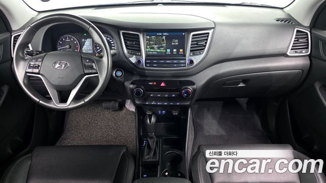 Hyundai Tucson — interior
