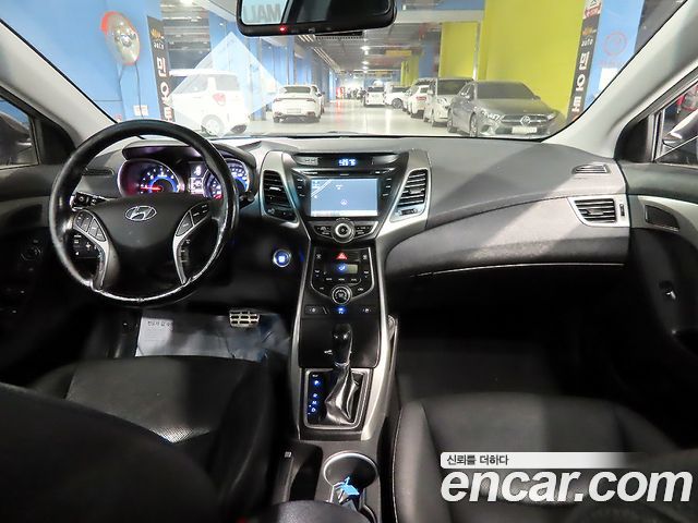 Hyundai Avante — interior