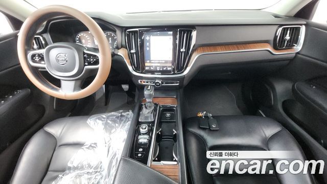 Volvo S60 — interior