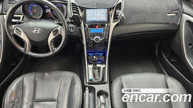 Hyundai i30 — interior