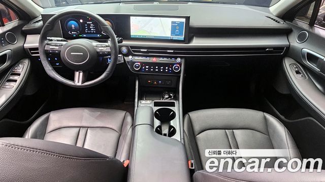 Hyundai Sonata — interior