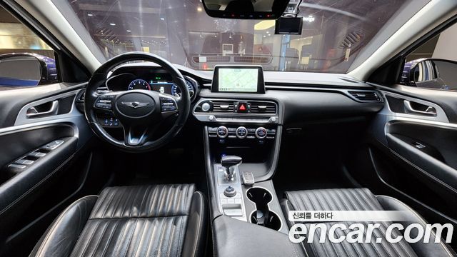 Genesis G70 — interior