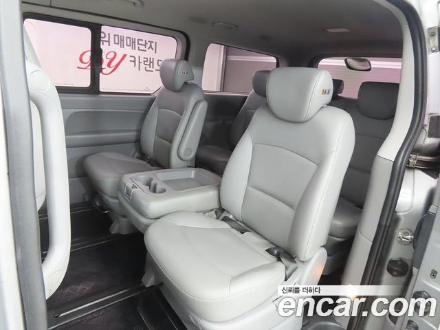 Hyundai Starex — interior