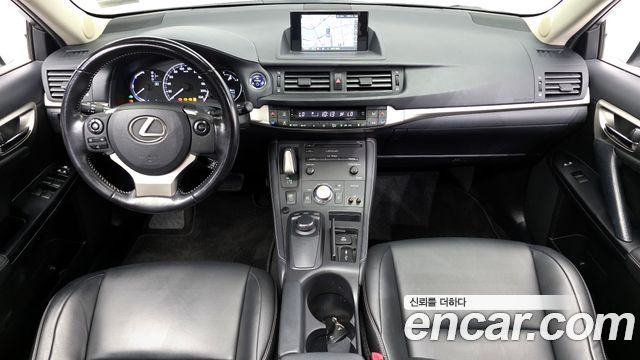 Lexus CT200h — interior