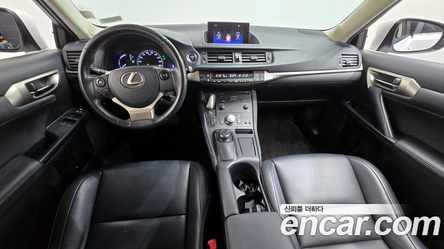 Lexus CT200h — interior