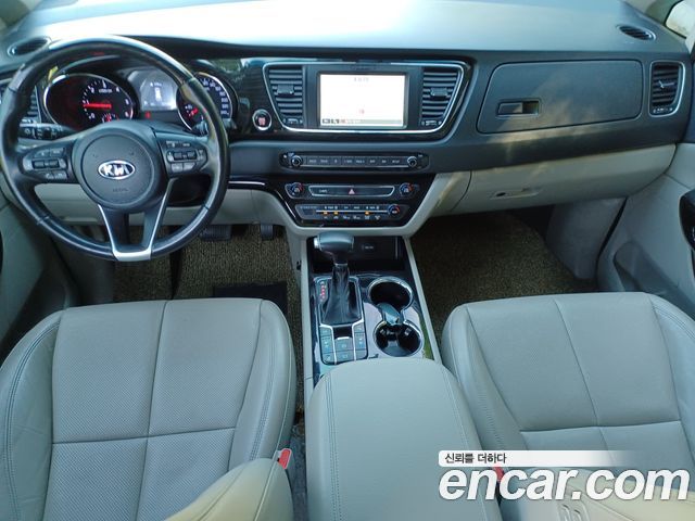 Kia Carnival — interior
