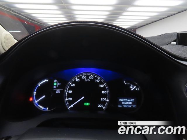 Lexus CT200h — interior