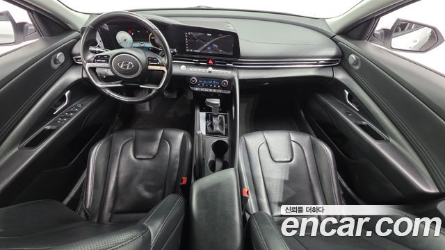 Hyundai Avante — interior
