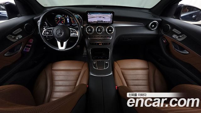 Mercedes-Benz GLC-Class — interior