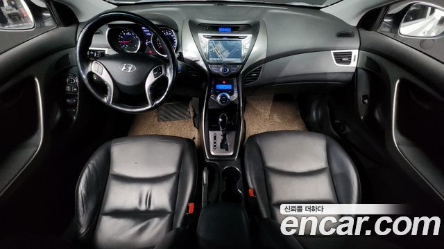 Hyundai Avante — interior