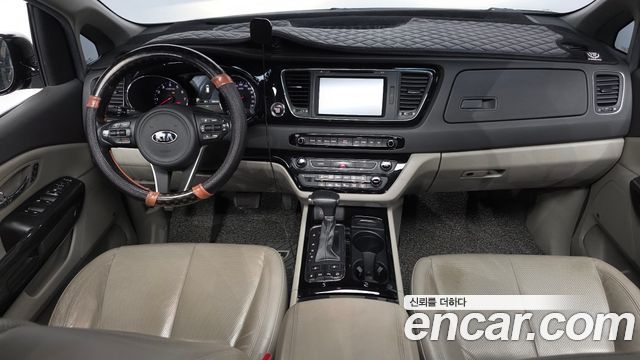 Kia Carnival — interior