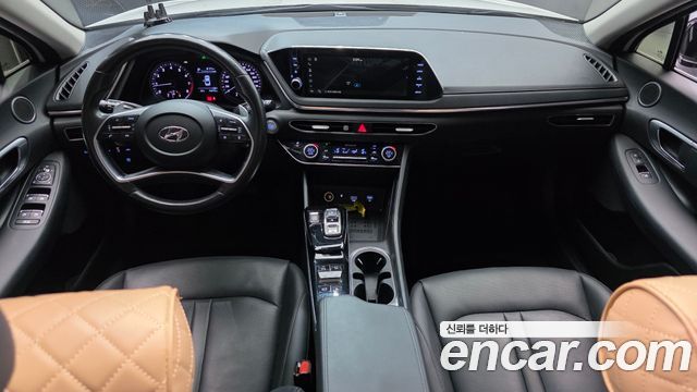 Hyundai Sonata — interior