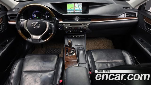 Lexus ES — interior
