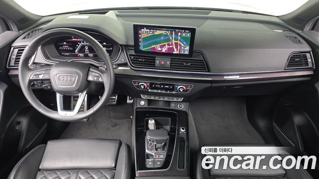 Audi SQ5 — interior