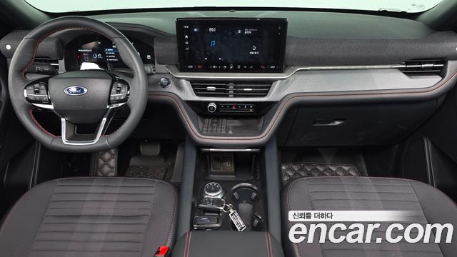 Ford Explorer — interior
