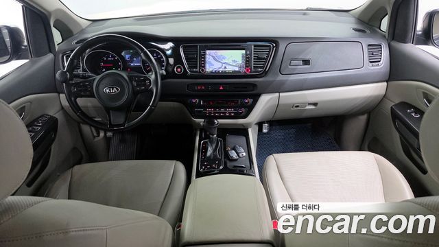 Kia Carnival — interior
