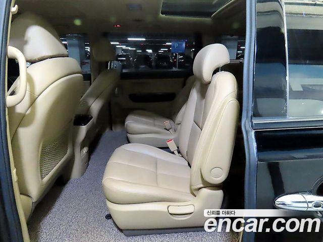 Kia Carnival — interior