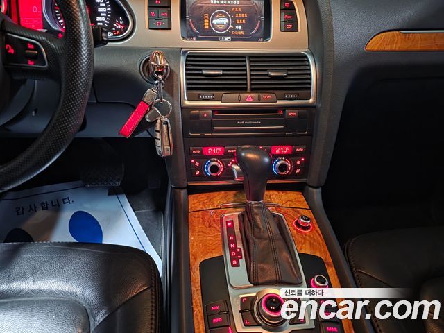 Audi Q7 — interior
