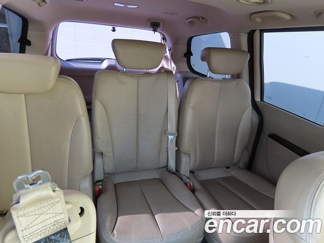 Kia Carnival — interior