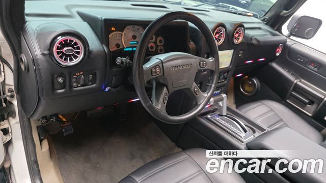 Hummer H2 — interior