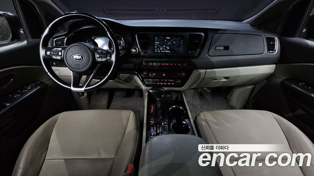 Kia Carnival — interior