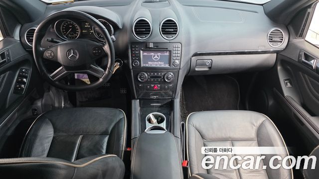 Mercedes-Benz M-Class — interior