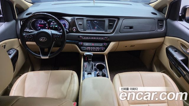 Kia Carnival — interior