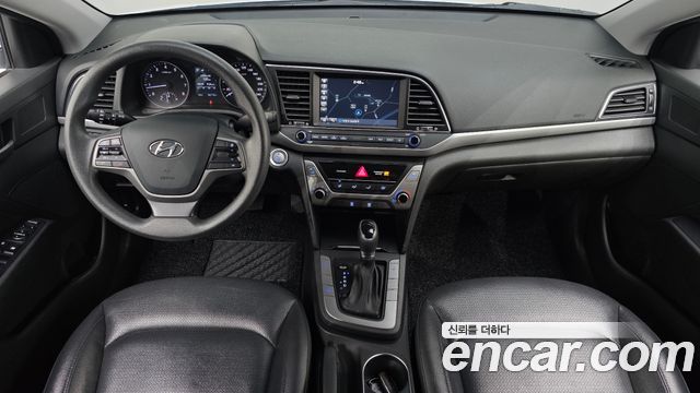 Hyundai Avante — interior
