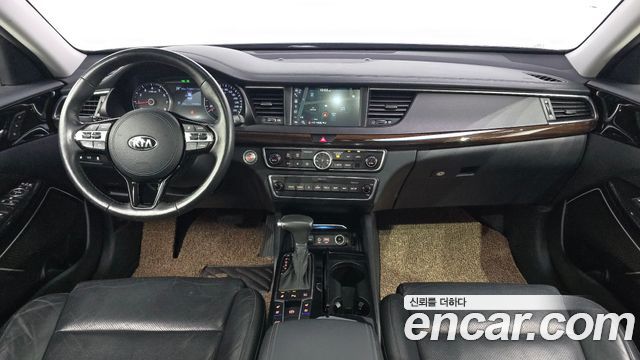 Kia K7 — interior