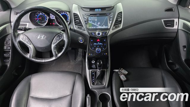 Hyundai Avante — interior
