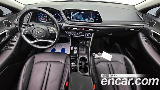 Hyundai Sonata — interior