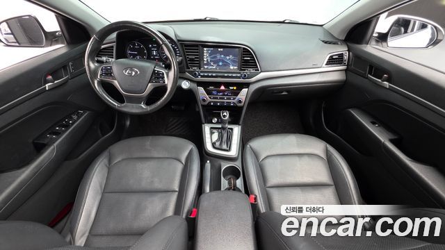 Hyundai Avante — interior