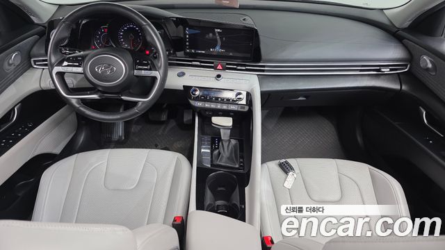 Hyundai Avante — interior
