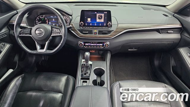 Nissan Altima — interior