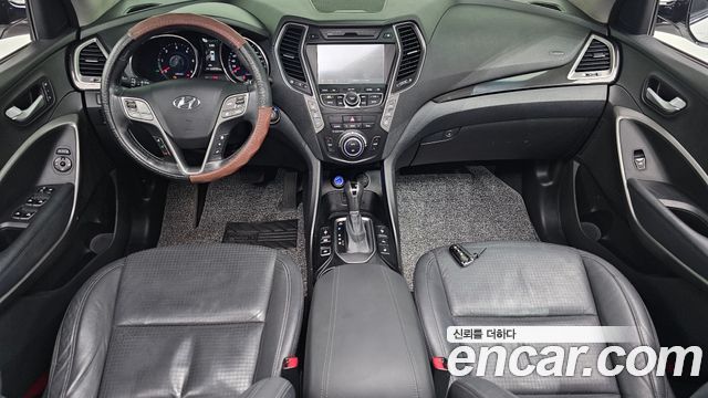 Hyundai Santa Fe — interior